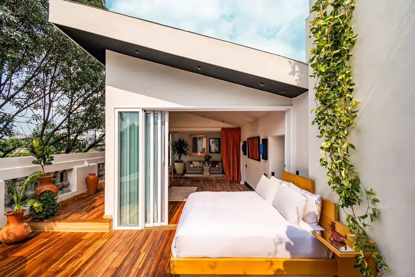Suite with a rolling bed on a wooden terrace and forest views at La Valise Mexico City Hotel.
